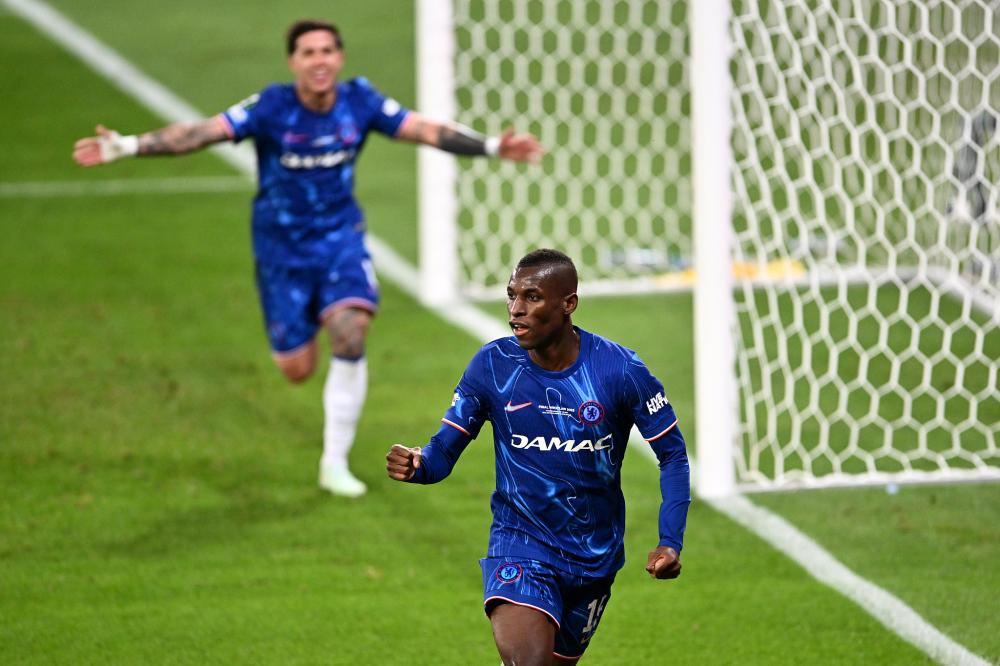 足协杯半场：法比奥梅开二度，王刚伤退，国安2-0河南